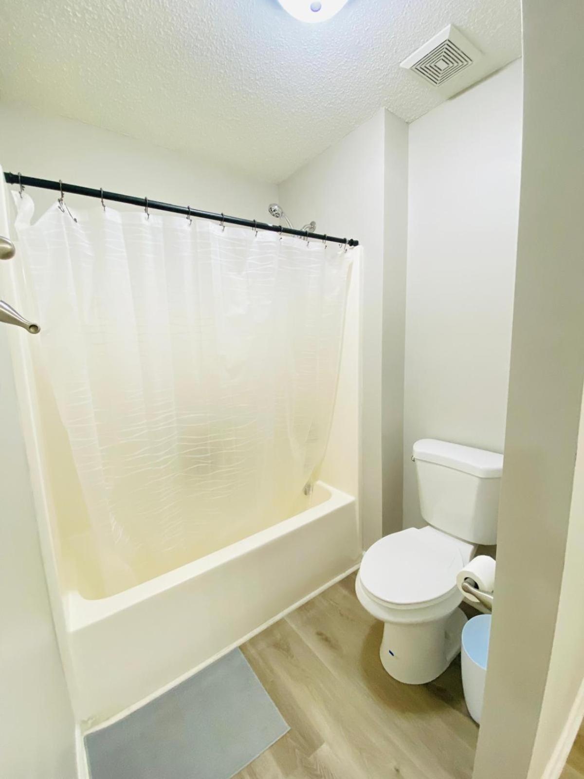 Private Room & Bathroom Close To Downtown Роли Экстерьер фото