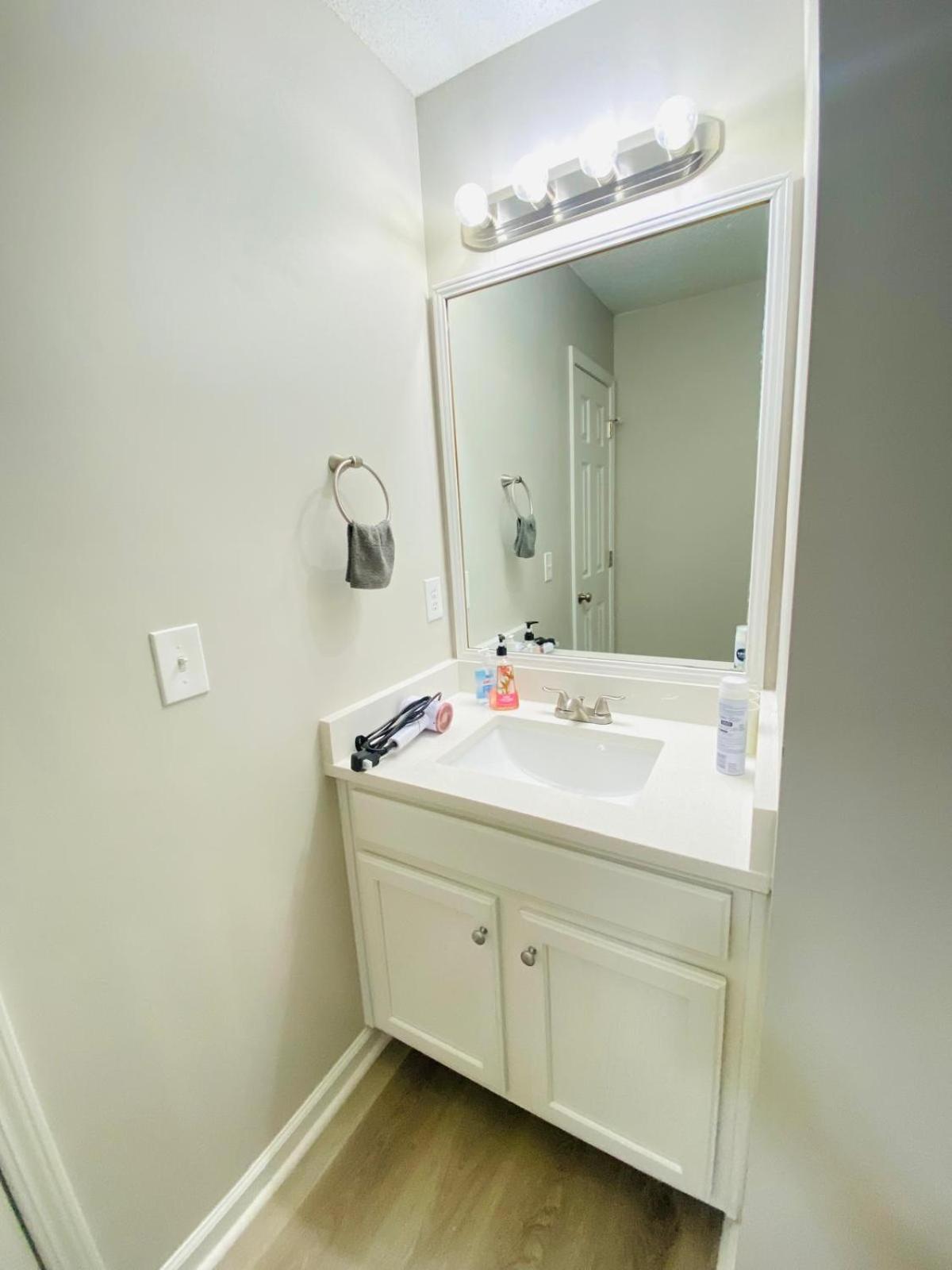 Private Room & Bathroom Close To Downtown Роли Экстерьер фото